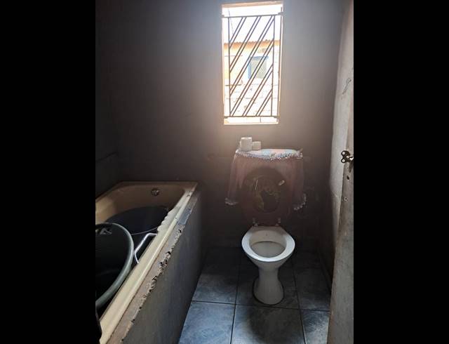 4 BEDROOM HOUSE FOR SALE IN SLOVO PARK